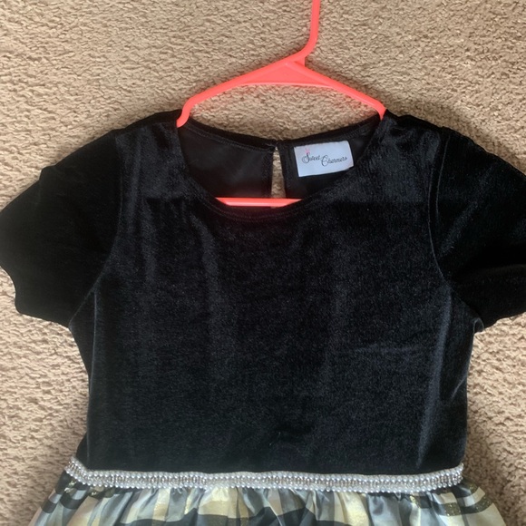 Formal girls dress. Could be used for holidays - Picture 6 of 8